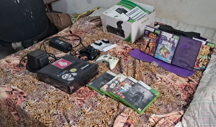 Xbox 360 slim com Kinect e jogos originais Usado