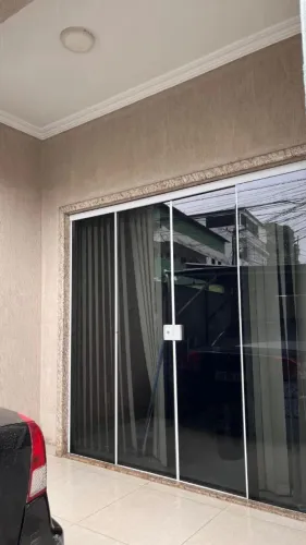 Vendo este imóvel prox ao Shopping Ponta Negra com 3 quartos!!! DOCUMENTADA