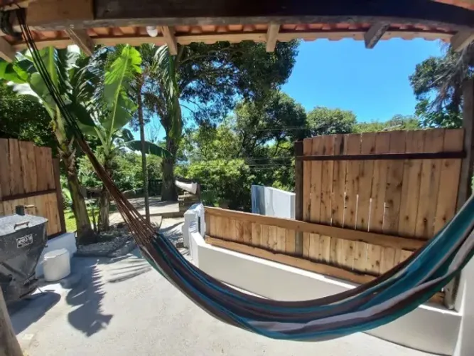 CASA MOBILIADA EM SAMBAQUI A 50 METROS DA PRAIA