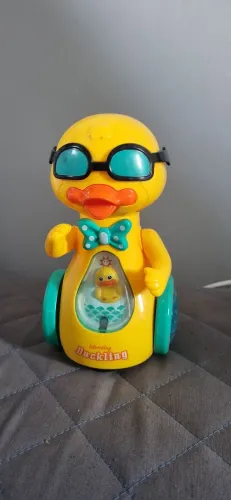 Pato a Pilha Com Luz E Sons Cor Amarelo
