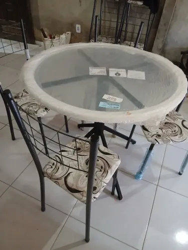 Mesa com 4 cadeiras