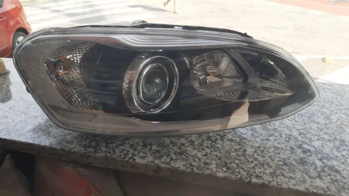Farol do Volvo Xc60