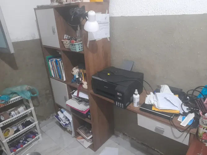 Escrivaninha armário