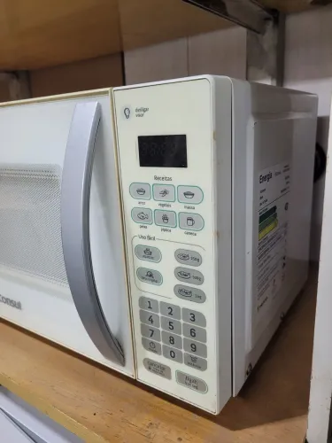 Forno micro-ondas com garantia. 