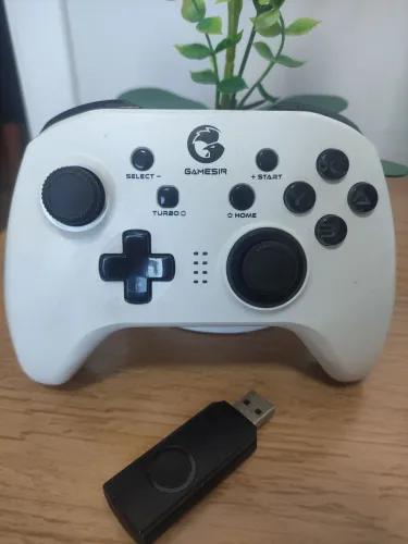 Controle remoto Gamesir, usado em excelente estado