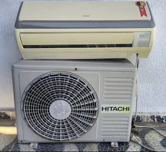 Ar-condicionado Hitachi com tubulação externa nova