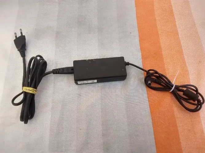 fonte para notebook Tensão de Saída (Output): 19VCorrente de Saída: 3,42APotência 65w