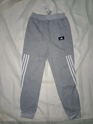 Calça moletom adidas tamanho 13-14 anos original com etiqueta. 