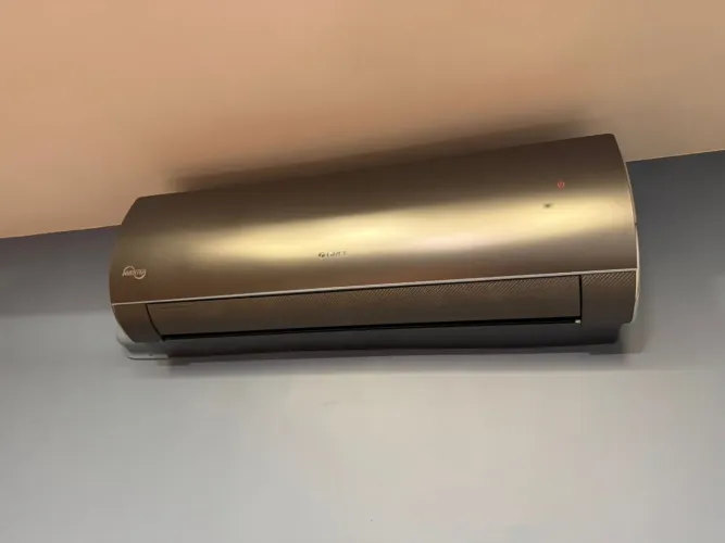 Ar Condicionado Hi-Wall Gree Inverter 12000 BTU Wi-Fi Cinza Frio 220v
