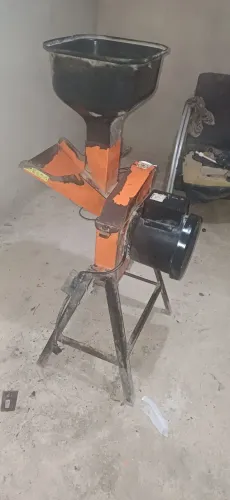 Quero vender, motor de moer capim, semi novo