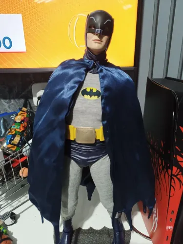 Neca 1/4 Batman Adan west