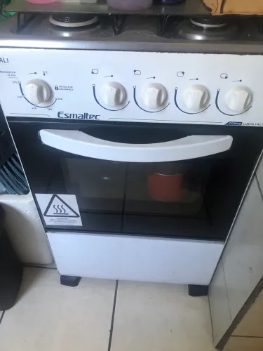 Fogão 4 bocas e forno esmaltec