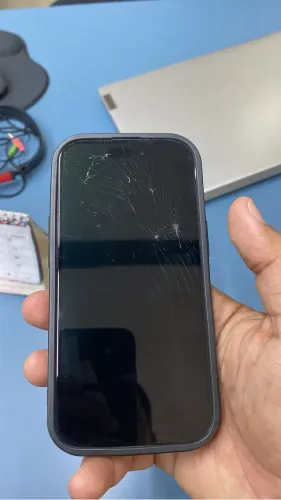 Vendo iPhone 15 tela trincada mas funciona tudo normal 