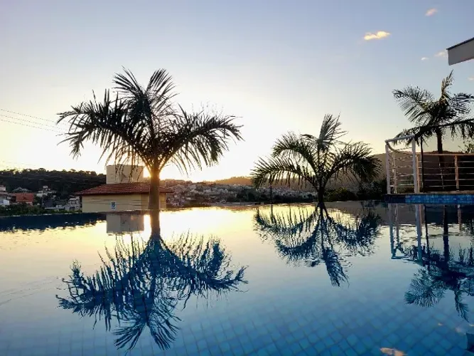 Residência Alto Padrão em Loteamento Fechado - 4 suites - área gourmet - piscina com borda