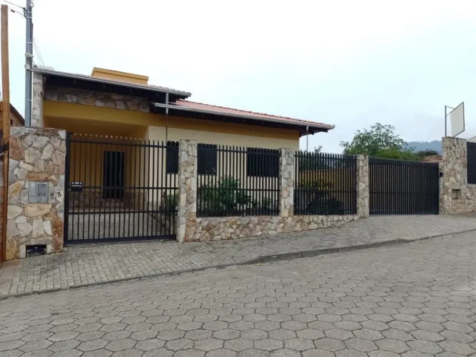 CASA À VENDA NO BAIRRO PASSO MANSO.