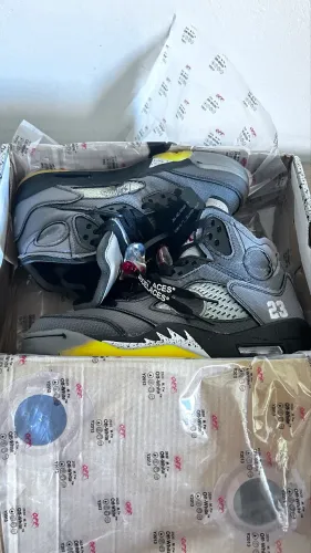 Tênis off-white x air jordan 5 preto 38