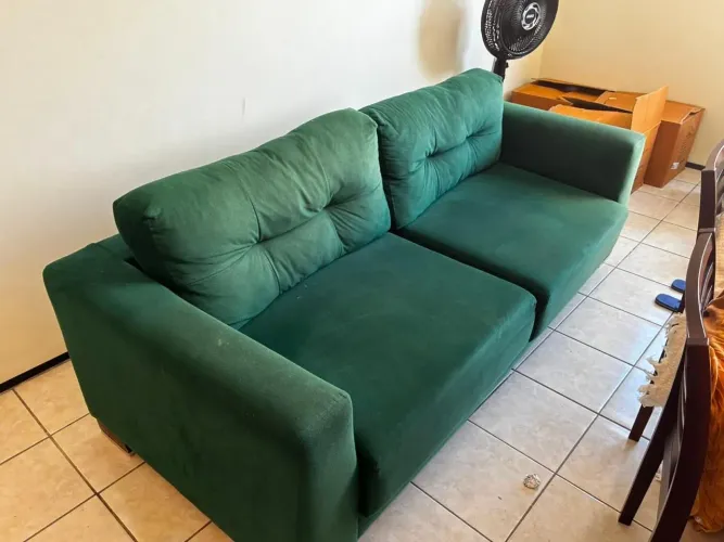 Sofá em excelente estado de conservação.