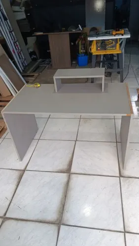 Mesa de estudos em MDF