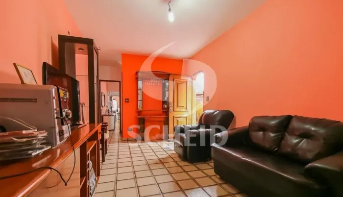 Casa a venda de 140,00m² útil, com 4 quartos e 2 vagas na Cidade Ademar.