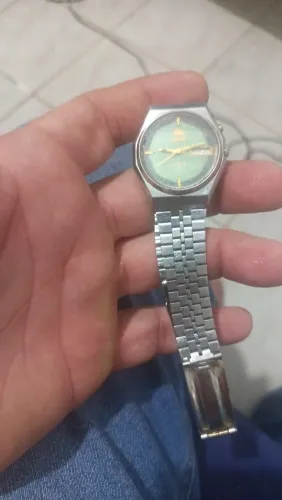 Relógio oriente automático