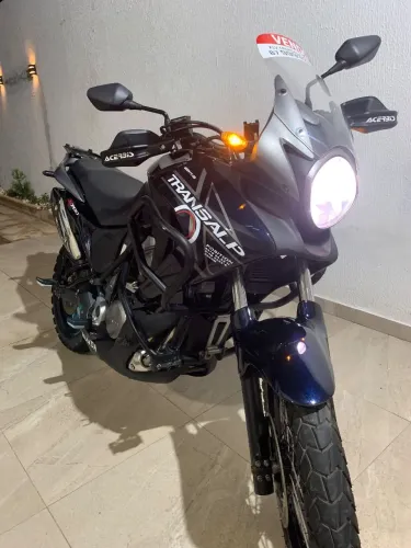 HONDA XL TRANSALP 700 V-TWIN IMPECAVEL!