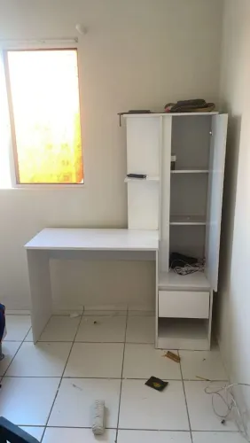 Vendo escrivaninha para quarto ou escritório