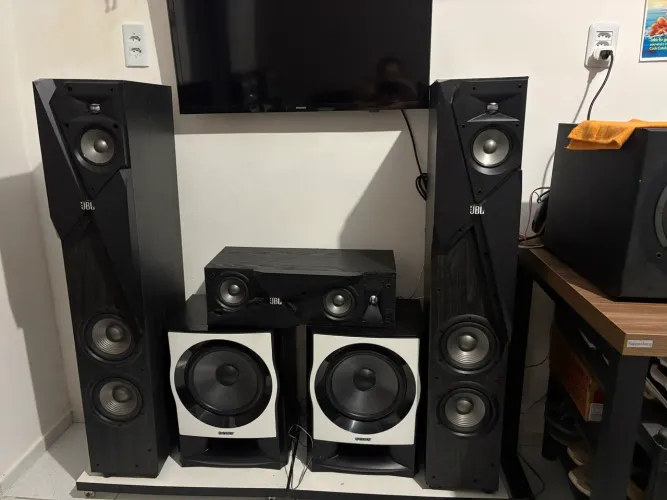 Par de caixas JBL Studio 190