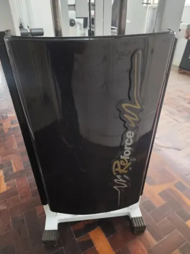 Aparelho de Musculação Gravitron marca Reforce