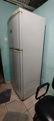 Geladeira semi nova