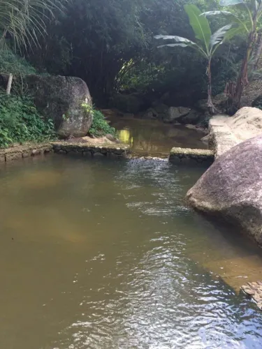 Maravilhoso sítio com piscinas naturais