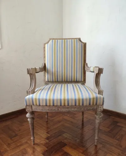 Poltrona estilo clássico (Luiz XV)