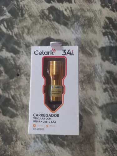 Carregador veicular novo, na caixa.