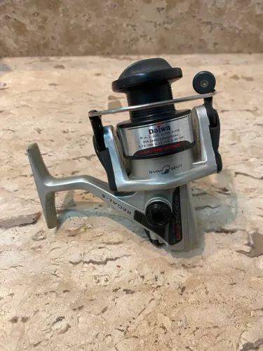 Molinete Daiwa Regals 2500B