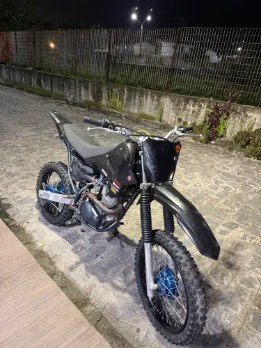 Moto de trilha 240cc