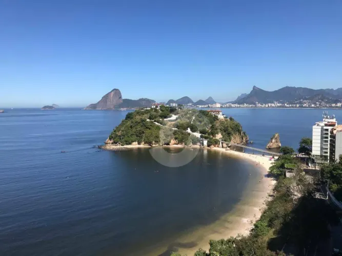 Apartamento á venda frente mar na Boa Viagem com 4 quartos e 2 suítes