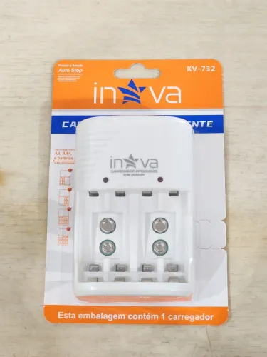Carregador de pilhas AA/AAA E 9V