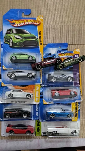Coleção de miniaturas Hotwheels com 11 unidades 1/64