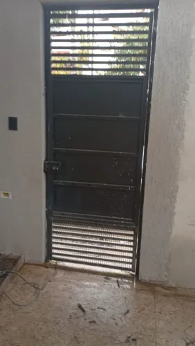 Portão social de ferro