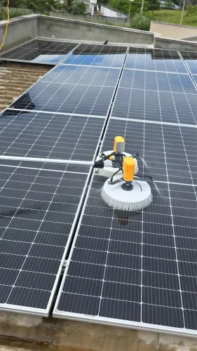 Lavadouro giratória de placa solar