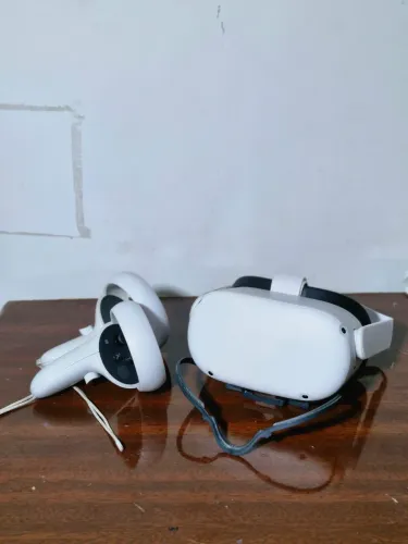 Meta Quest 2 128GB VR Completo com 2 Controles Touch - Excelente Estado