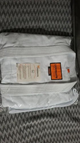 Kimono de karatê tamanho M