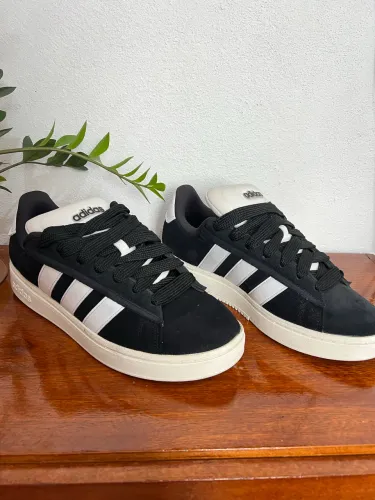 Tênis adidas