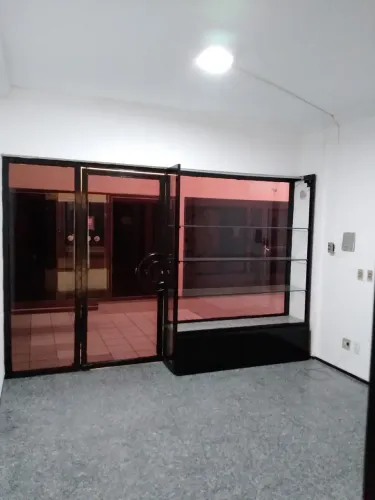 Imóvel para aluguel possui 156 metros quadrados em Montese - Fortaleza - CE