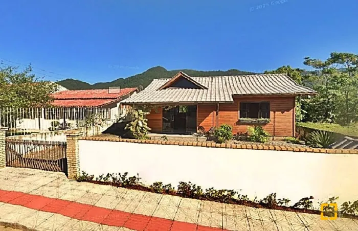 Vendo Casa em madeira próxima ao mar - na Praia de Fora em Palhoça