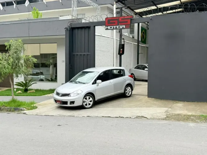 Nissan Tiida S 1.8/1.8 Flex 16V Mec. 2012