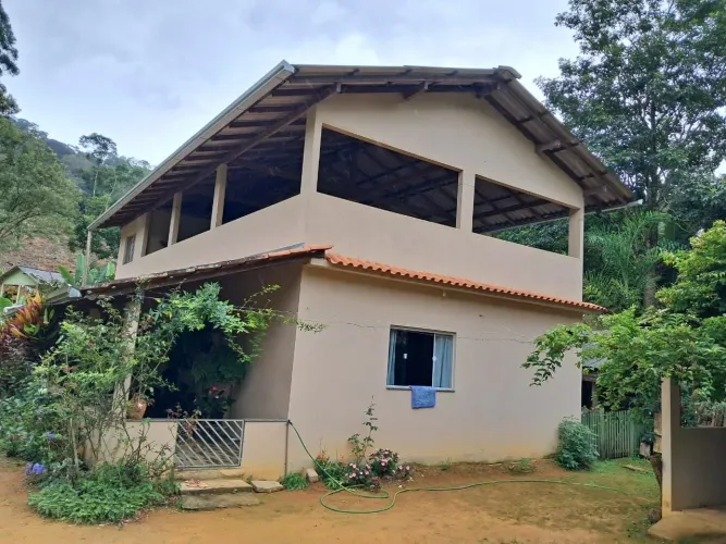 Alugo casa grande nova na área rural nova almeida D.Martins