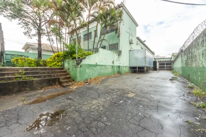 Galpão industrial para locação em Vila Mazzei, 593m²