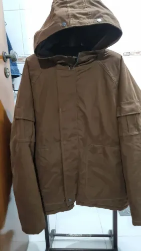 Oportunidade Parka Timberland importada para frio extremo, em lona, interior forrado capuz
