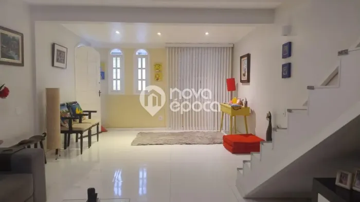 Portuguesa | Casa 3 quartos, sendo 1 suite