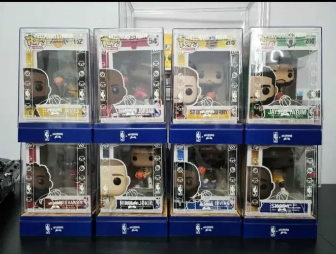 Vendem-se bonecos Funko da NBA.